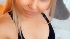 Amateur Blonde Teen Plays Solo with Toy Webcam Porn
