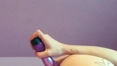 Amateur webcam toying wet pussy