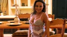 Sexy teen babe fingering her hot pussy in solo masturbation