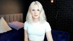 Amateur Webcam Cute Teen Plays Solo with Big Dildo