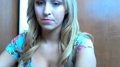 Big boob brunette masturbates on webcam