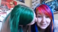 webcam lesbian kiss me